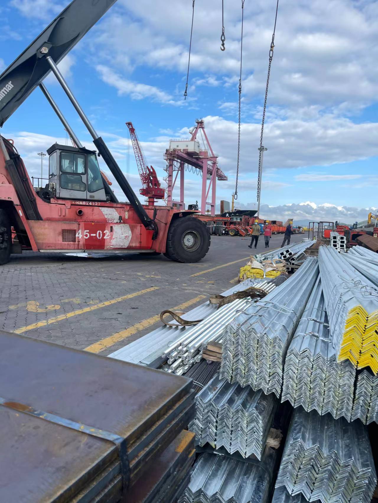 南沙到香港钢材进出口油麻地/香港到中山珠海散货船运 - 珠海睿新供应